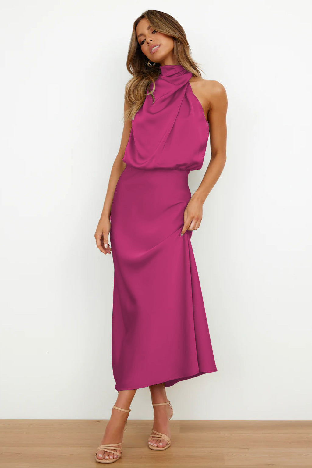 Douwina™ | Elegant Halterneck Maxiklänning i Satin