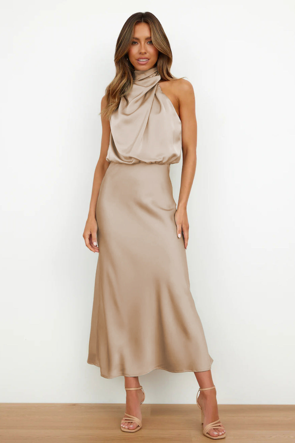 Douwina™ | Elegant Halterneck Maxiklänning i Satin