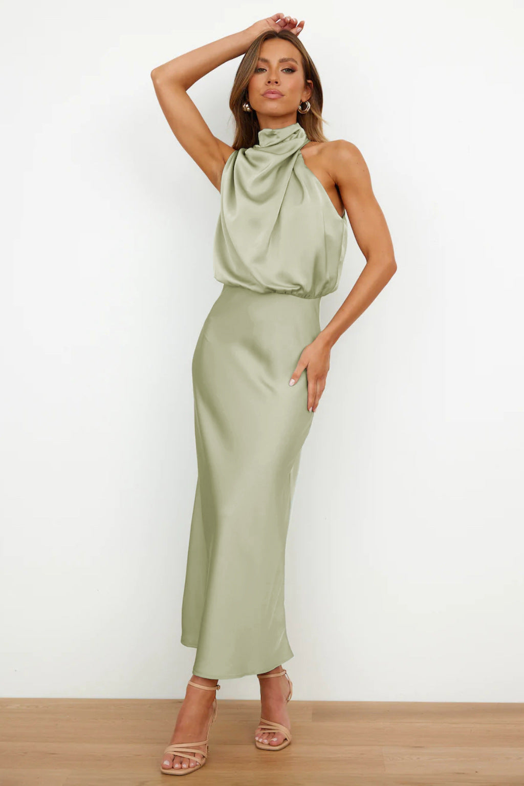 Douwina™ | Elegant Halterneck Maxiklänning i Satin