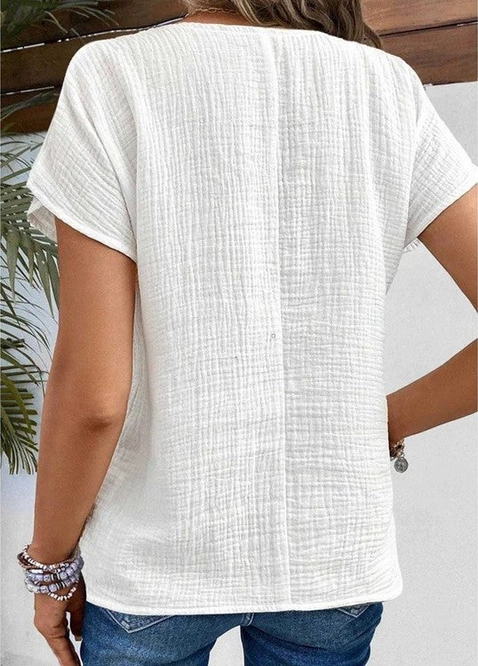 Léa | T-shirt med knappar och krage
